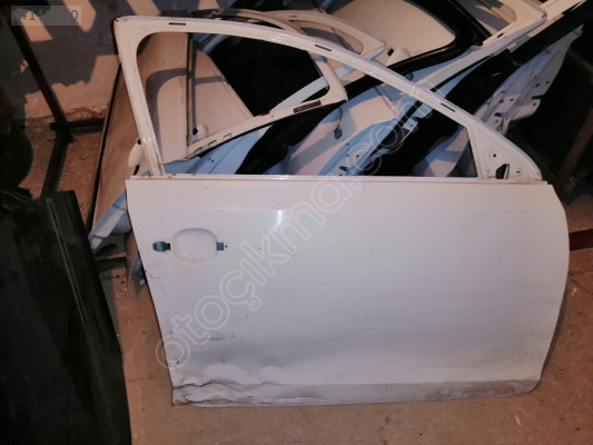 VOLKSWAGEN JETTA SAĞ ÖN KAPI