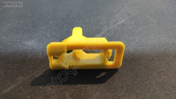 MERCEDES B W246 W176 ÜST KAPUT DAYAMA ÇUBUK YUVASI 2468870103 SY