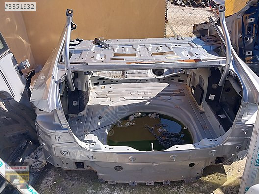 VOLKSWAGEN PASSAT ARKA SOL ÇAMURLUK