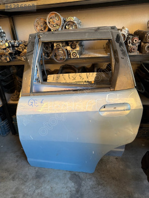 Honda Jazz her türlü kaporta aksamı mevcut