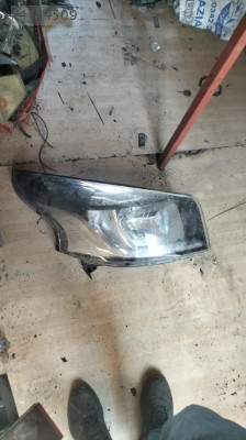 Renault trafic sağ ön far