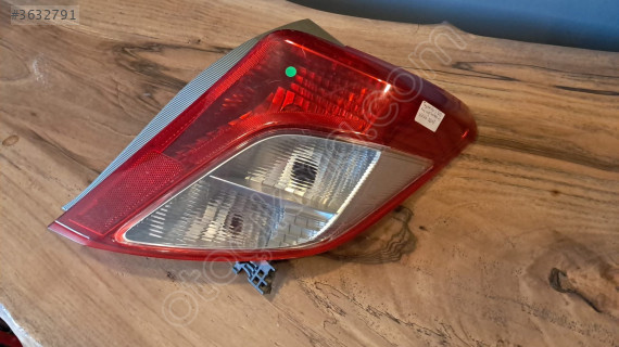 TOYOTA YARİS SAĞ ARKA STOP LAMBASI KOİTO OD 78