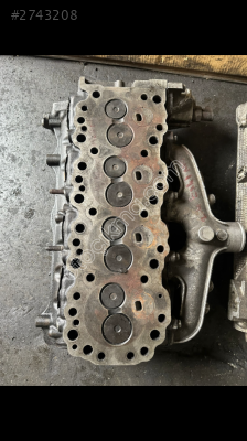 TOYOTA HILUX 2.4 silindir kapak