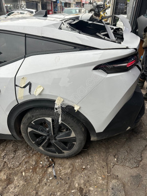 Peugeot 408 sol arka çamurluk