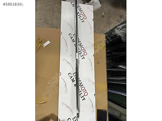MERCEDES W118 CLA SAĞ ÖN CAM ÇITASI
