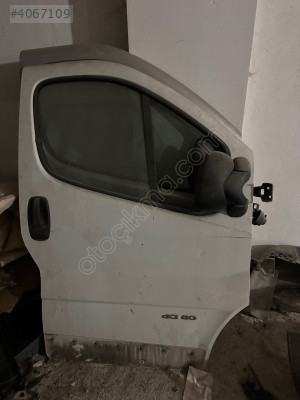 Renault Trafic sağ ön kapı