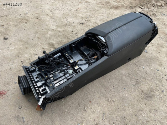 MASERATI GHIBLI MERKEZİ TÜNEL KOL DAYAMA