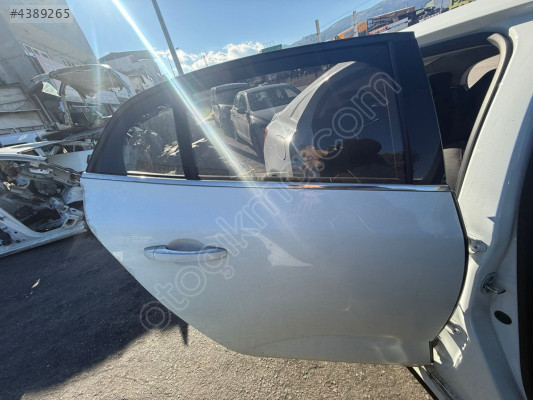 RENAULT MEGAN 4 SAĞ ARKA KAPI KONUK OTO