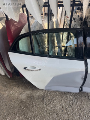 Renault megan 4 sağ arka kapı dolu