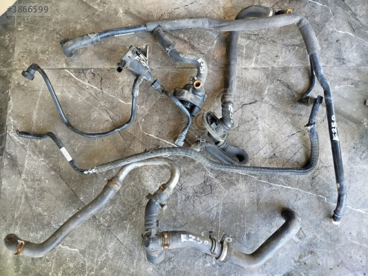 MERCEDES E 250 RADYATÖR BORULARI HATASIZ ÇIKMA EGE OTOMOTİV