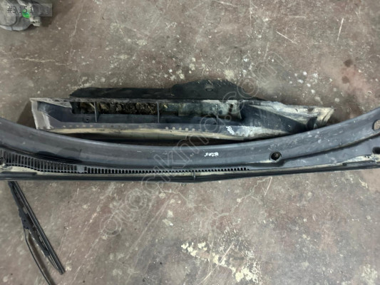 FORD FIESTA CAM IZGARASI - MERT OTO ÇIKMA PARÇALAR