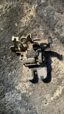 8R0827505 audi Q7 bagaj kilidi