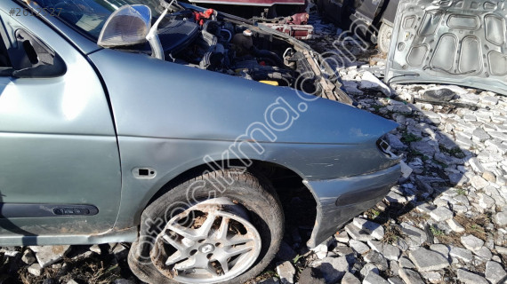 Megane 1 96-99 sag on camurluk yedek parça