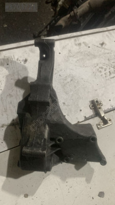 VW T4 Transporter Alternatör Braketi 074145169F - Oto Çıkma Pa