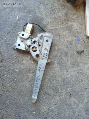 Mazda 323 sol arka cam krikosu