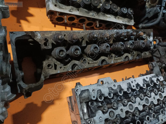 MERCEDES 117 MOTOR V8 SİLİNDİR KAPAĞI