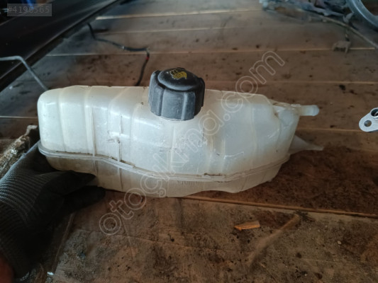 Nissan note 1.5 orjinal su deposu 06-12. Son olur fiyat