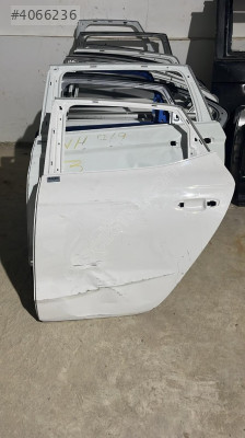 SEAT İBİZA 17 24 sol arka kapı ufak hasarlı