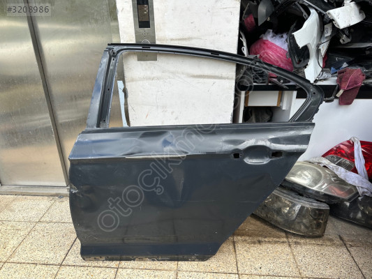 VW PASSAT B8 ÇIKMA ORJİNAL SOL ARKA KAPI BD2