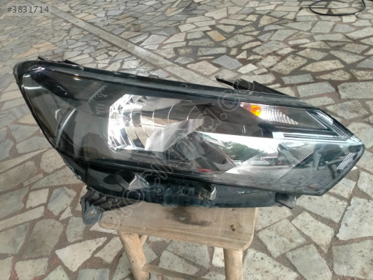 DACİA SANDERO SAĞ FAR