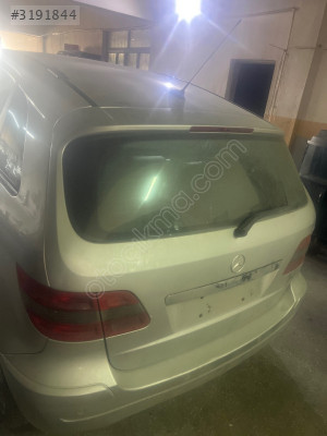 W245 b 180 bagaj camı