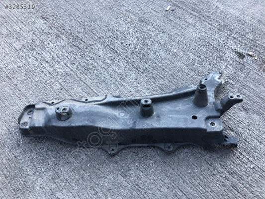 VOLVO XC90 SAĞ ÖN ÇAMURLUK BRAKETİ 31391778