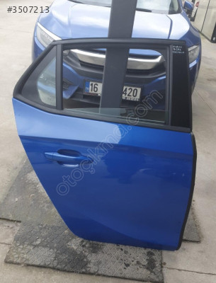 opel corsa f 2024 çıkma orjinal sağ arka kapı kod:eav (son fiyat)