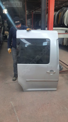vw caddy  04/17 sağ sürgülü kapı dolu sefalılar oto cıkma