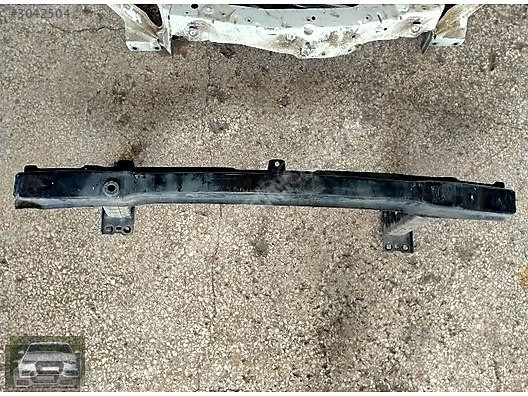 BMW 3 serisi E90 ön tampon demiri