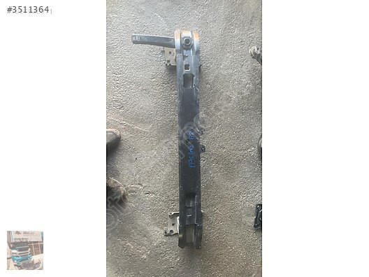 Passat b8 ön tampon demiri çıkma