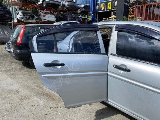 2009 Hyundai Accent Era Sağ Arka Kapı (Dolu)