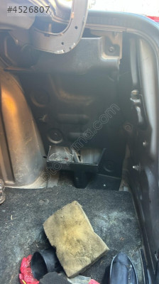 Clio 2 sağ çamurluk iç kriko yeri