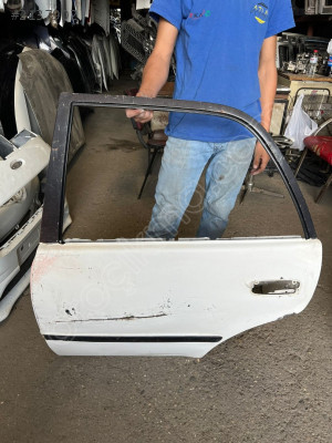 1999-2001 Toyota corolla arka sol kapı Çıkma