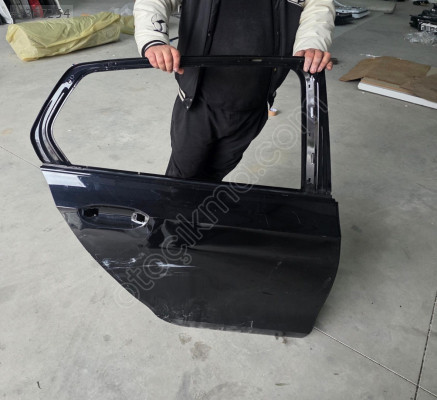 2020/2024 VW GOLF 8 SİYAH SAĞ ARKA KAPI ORJINAL