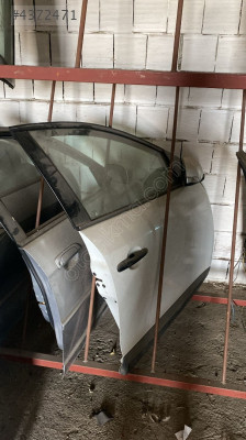 RENAULT MEGANE 3 ÇIKMA ORJİNAL SAĞ ÖN KAPI YEDEK PARÇALARI