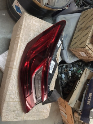 Megane 4-IV Sedan Sol Stop Lambası Dış 2016-2024 ORJ ÇIKMA