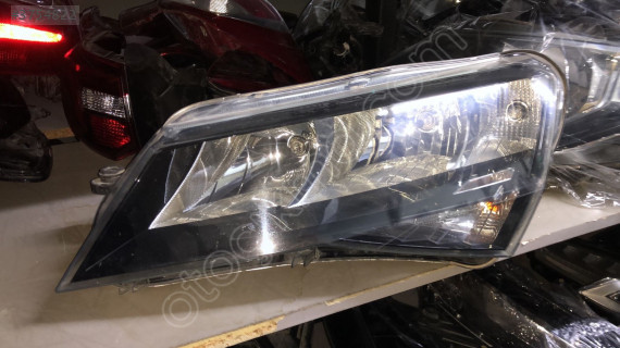 Skoda süper b 2015 model düz far sol