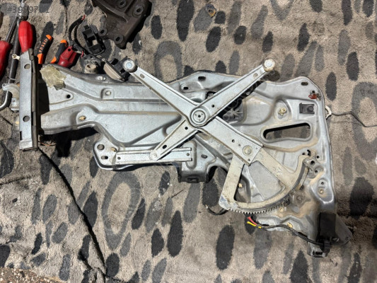 RENAULT LAGUNA 1 SAĞ ARKA KAPI CAM KRİKOSU ELEKTRİKLİ 96-01 MODEL