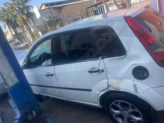 Ford Fiesta sol arka kapı