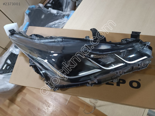 Toyota Corolla Sağ Ön Far OEM: 8113002T30