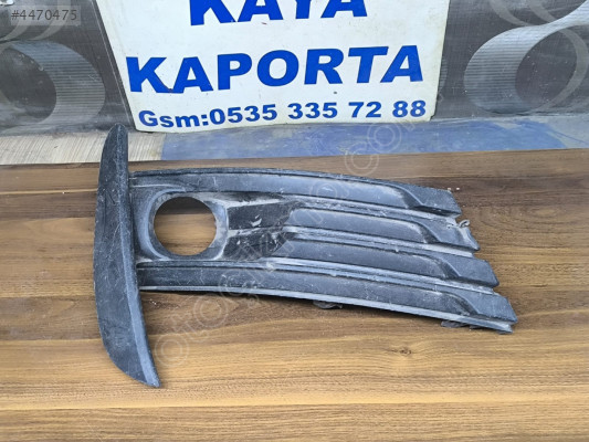 Toyota Corolla 16-20 aracına ait Sis Farı Çerçevesi Ön Sol Sisli