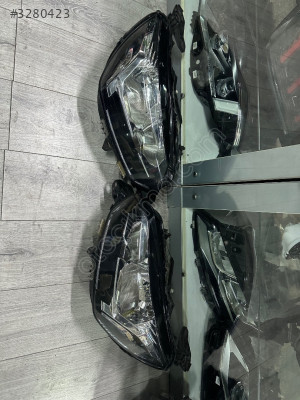 Peugeot 208 ön sol far ampullü