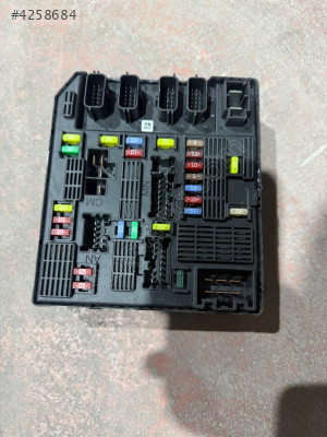 2011 Fluence Motor İçi Sigorta kutusu