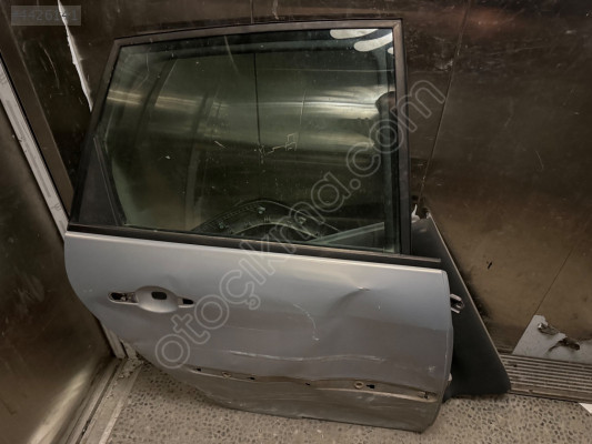 RENAULT SCENİC 2 ÇIKMA ORJİNAL SAĞ ARKA KAPI BD2