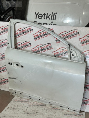 RENAULT MEGAN 3 BEYAZ SAĞ ÖN KAPI ORJINAL LOKALLIK