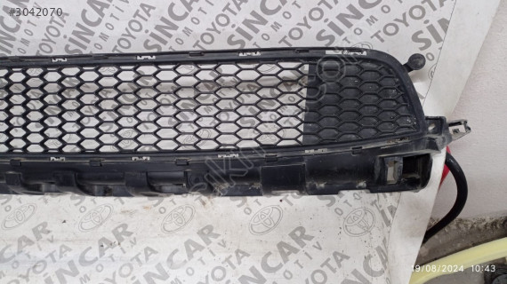 RENAULT TRAFİC 2013 2018 ÖN TAMPON IZGARASI 622544919R