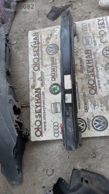 6R0807305 Volkswagen Polo 2017  1.2 tsı arka tampon demiri