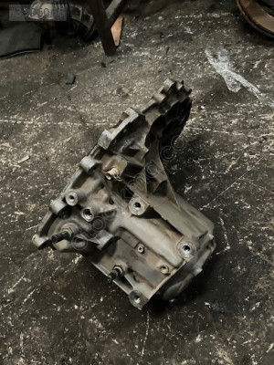 Ford Courier 6 ileri şanzıman muhafazası çıkma orijinal