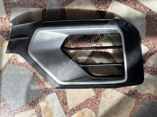 AUDİ Q2 ÇIKMA ORJİNAL SAĞ SİS FAR ÇERÇEVESİ 81a807152b GY