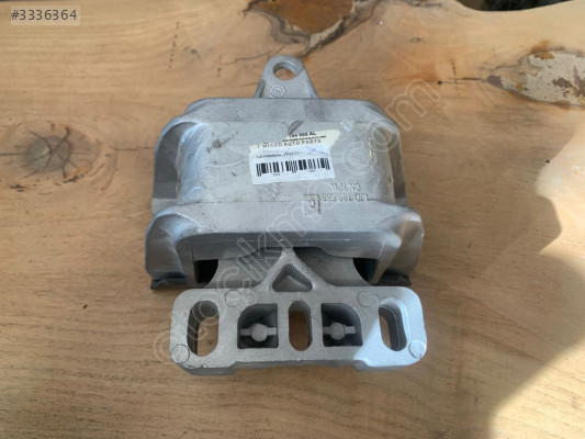 AUDİ A3 MOTOR KULAĞI SOL 1JD199555C